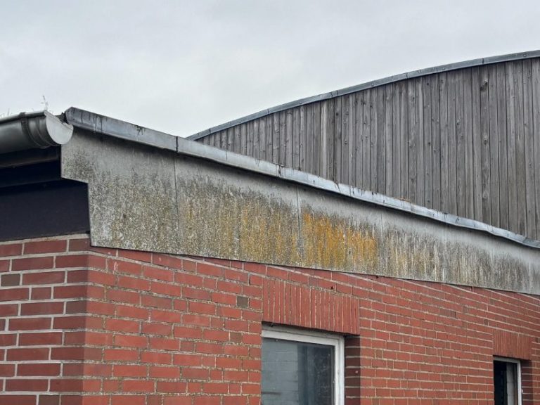 Fasserzementplatte im Attikabereich Asbesthaltige Faserzementplatten im Bereich der Attika