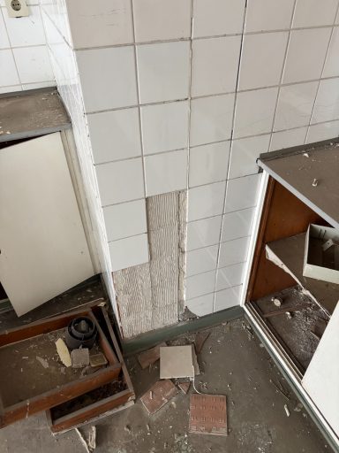 Fliesenkleber Asbesthaltiger Fliesenkleber (Dünnbettmörtel) im Wandbereich